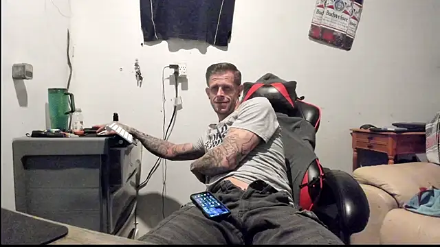 Snapshot of JamesMichael88 chatting on 03-02-25, 12:42 JamesMichael88 online show from 03-02-25, 12:42