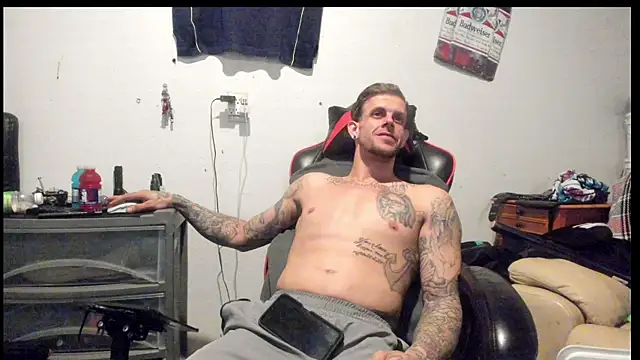 Snapshot of JamesMichael88 chatting on 03-04-25, 02:38 JamesMichael88 online show from 03-04-25, 02:38