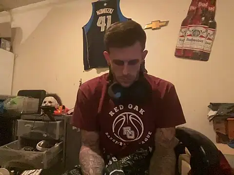 Snapshot of JamesMichael88 chatting on 03-05-25, 05:29 JamesMichael88 online show from 03-05-25, 05:29