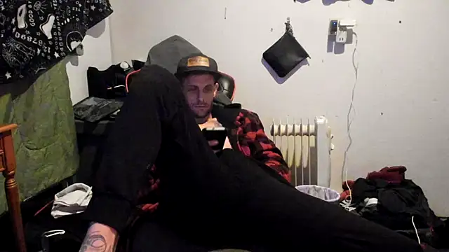 Snapshot of JamesMichael88 chatting on 03-11-25, 03:23 JamesMichael88 online show from 03-11-25, 03:23