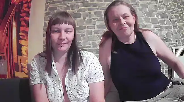 Snapshot of Sweet_Phoenix chatting on 01-04-25, 04:32 Sweet Phoenix online show from 01-04-25, 04:32