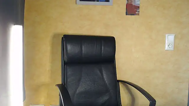 Snapshot of Sweet_Phoenix chatting on 09-25-25, 05:11 Sweet Phoenix online show from 09-25-25, 05:11