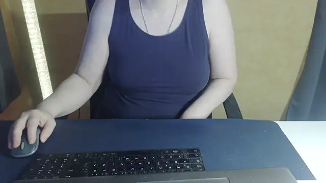 Snapshot of Sweet_Phoenix chatting on 02-13-26, 06:31 Sweet Phoenix online show from 02-13-26, 06:31