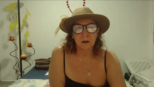 Snapshot of milchanel chatting on 03-05-25, 05:18 milchanel online show from 03-05-25, 05:18