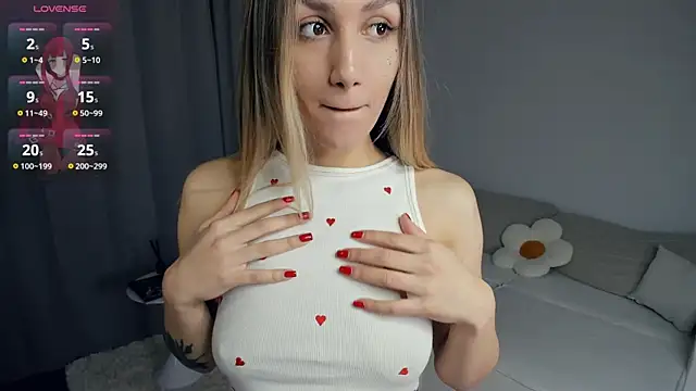 Snapshot of Niki_Luston chatting on 01-05-25, 07:39 Niki Luston online show from 01-05-25, 07:39