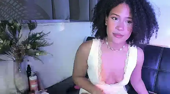 Snapshot of bronwgirl69 chatting on 01-20-25, 02:43 bronwgirl69 online show from 01-20-25, 02:43