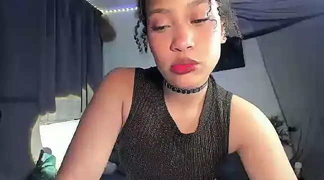 Snapshot of bronwgirl69 chatting on 03-08-25, 04:23 bronwgirl69 online show from 03-08-25, 04:23
