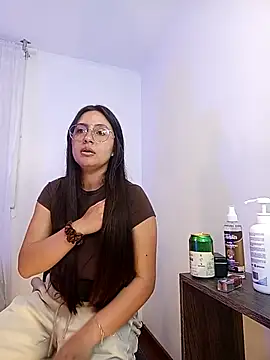 Snapshot of Gretta_Hot chatting on 03-28-26, 02:00 Gretta Hot online show from 03-28-26, 02:00