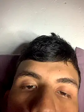 Snapshot of gabrielzinnnn085 chatting on 09-17-25, 09:05 gabrielzinnnn085 online show from 09-17-25, 09:05