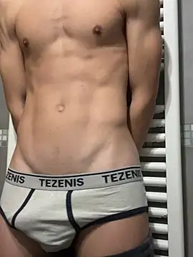 Snapshot of EmanuelMCL chatting on 01-04-25, 05:05 EmanuelMCL online show from 01-04-25, 05:05