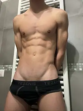 Snapshot of EmanuelMCL chatting on 01-05-25, 04:59 EmanuelMCL online show from 01-05-25, 04:59