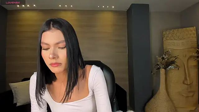 NiaSalvatore online show from 09-18-25, 11:23