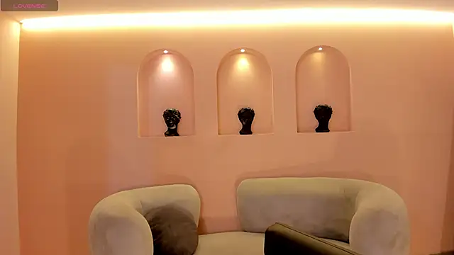 NiaSalvatore online show from 10-19-25, 11:11