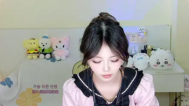 Snapshot of xixibaby- chatting on 01-11-25, 01:43 xixibaby- online show from 01-11-25, 01:43