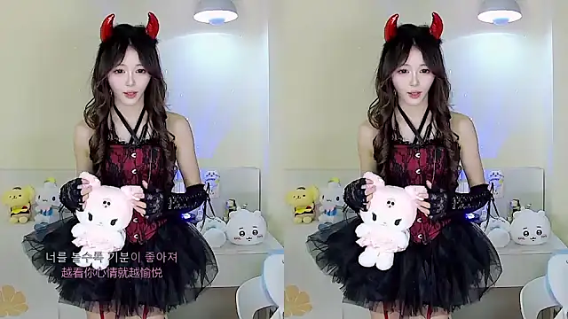 Snapshot of xixibaby- chatting on 01-14-25, 11:42 xixibaby- online show from 01-14-25, 11:42