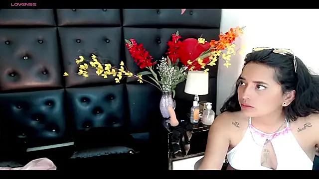 Snapshot of Carolaine01 chatting on 02-20-25, 01:25 Carolaine01 online show from 02-20-25, 01:25