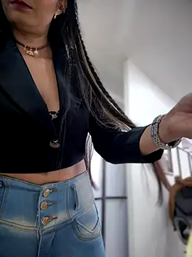 BELLA--26 online show from 11-15-25, 12:34