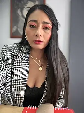 BELLA--26 online show from 11-18-25, 02:32