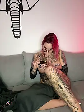 Snapshot of Mia-Fuchs chatting on 02-16-25, 11:16 Mia-Fuchs online show from 02-16-25, 11:16