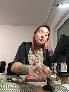 Snapshot of Mia-Fuchs chatting on 02-17-25, 05:14 Mia-Fuchs online show from 02-17-25, 05:14