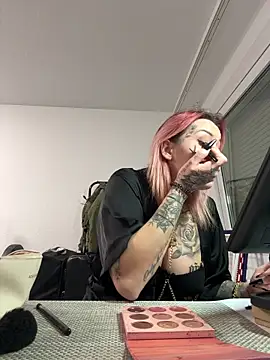 Snapshot of Mia-Fuchs chatting on 03-05-25, 05:40 Mia-Fuchs online show from 03-05-25, 05:40