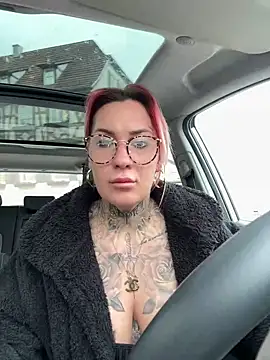 Snapshot of Mia-Fuchs chatting on 03-10-25, 11:21 Mia-Fuchs online show from 03-10-25, 11:21