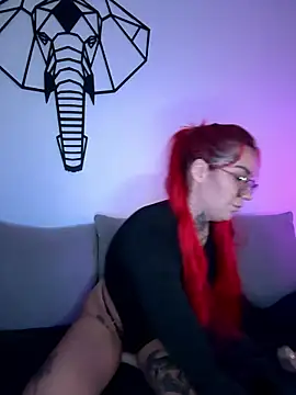 Snapshot of Mia-Fuchs chatting on 09-29-25, 05:34 Mia-Fuchs online show from 09-29-25, 05:34