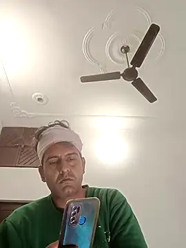 Snapshot of MAGNETICDADDY8 chatting on 03-15-25, 03:27 MAGNETICDADDY8 online show from 03-15-25, 03:27