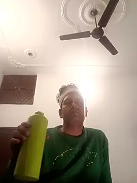 Snapshot of MAGNETICDADDY8 chatting on 03-15-25, 06:32 MAGNETICDADDY8 online show from 03-15-25, 06:32