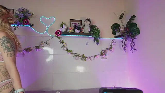 bri cullen online show from 09-11-25, 02:17