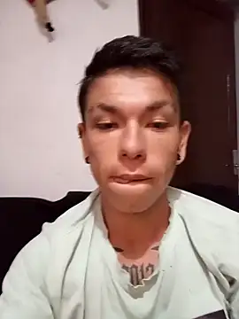Snapshot of chispahot69_ chatting on 01-04-25, 10:05 chispahot69  online show from 01-04-25, 10:05