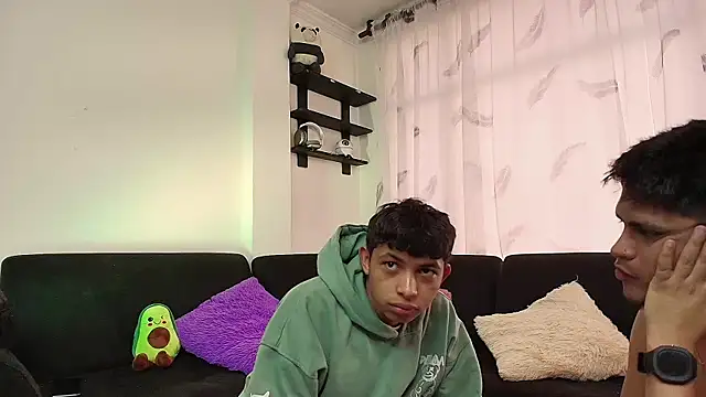 Snapshot of twinkmilk_ chatting on 02-14-25, 01:18 twinkmilk online show from 02-14-25, 01:18