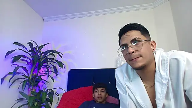 Snapshot of twinkmilk_ chatting on 02-18-25, 11:55 twinkmilk online show from 02-18-25, 11:55