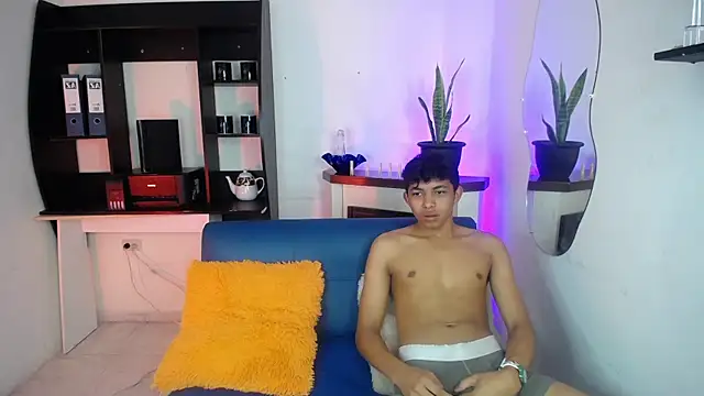 Snapshot of twinkmilk_ chatting on 02-28-25, 11:36 twinkmilk online show from 02-28-25, 11:36