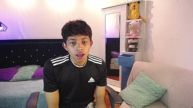 Snapshot of twinkmilk_ chatting on 03-07-25, 12:37 twinkmilk online show from 03-07-25, 12:37