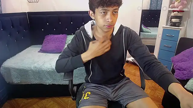 Snapshot of twinkmilk_ chatting on 03-08-25, 01:39 twinkmilk online show from 03-08-25, 01:39