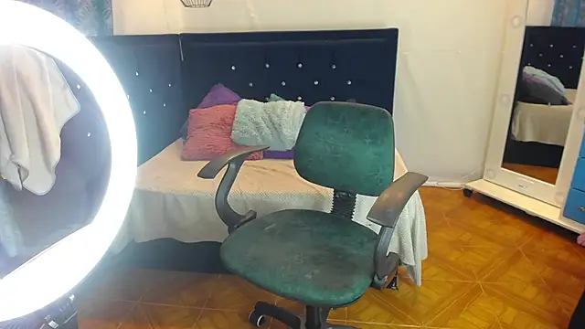 Snapshot of twinkmilk_ chatting on 03-10-25, 03:30 twinkmilk online show from 03-10-25, 03:30