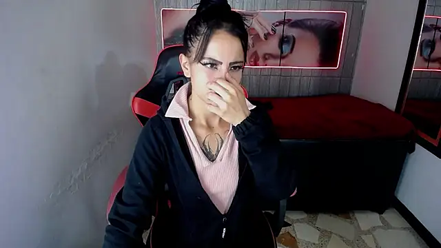 Anniee x online show from 12-20-25, 01:07