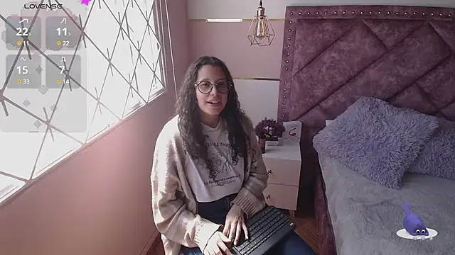 Snapshot of Charlotte__Miller chatting on 01-18-25, 06:21 Charlotte Miller online show from 01-18-25, 06:21