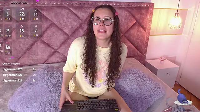 Snapshot of Charlotte__Miller chatting on 01-22-25, 11:32 Charlotte Miller online show from 01-22-25, 11:32
