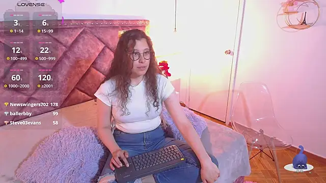 Snapshot of Charlotte__Miller chatting on 02-05-25, 01:15 Charlotte Miller online show from 02-05-25, 01:15