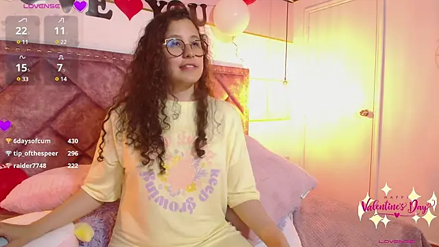 Snapshot of Charlotte__Miller chatting on 02-16-25, 05:04 Charlotte Miller online show from 02-16-25, 05:04