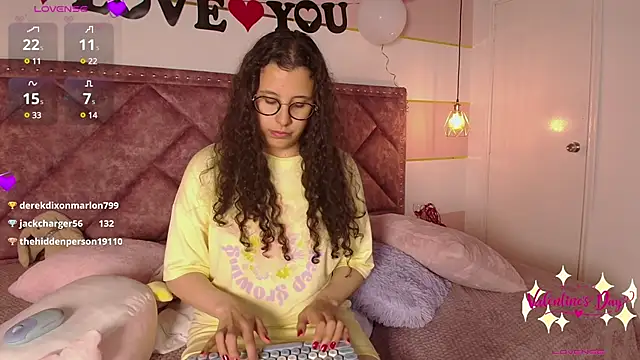 Snapshot of Charlotte__Miller chatting on 02-16-25, 01:49 Charlotte Miller online show from 02-16-25, 01:49