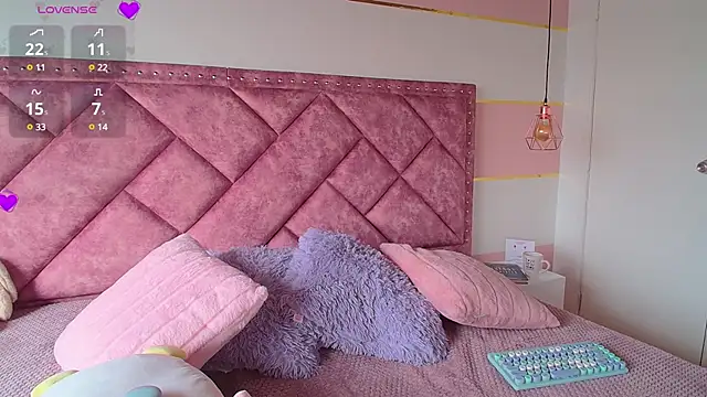 Snapshot of Charlotte__Miller chatting on 02-26-25, 12:47 Charlotte Miller online show from 02-26-25, 12:47