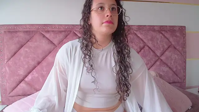 Snapshot of Charlotte__Miller chatting on 03-20-25, 12:00 Charlotte Miller online show from 03-20-25, 12:00