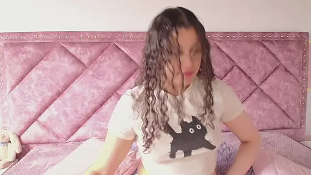 Snapshot of Charlotte__Miller chatting on 03-22-25, 12:04 Charlotte Miller online show from 03-22-25, 12:04