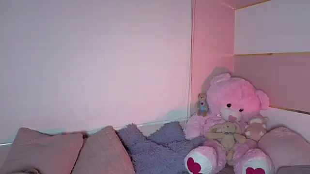 Snapshot of Charlotte__Miller chatting on 09-28-25, 01:00 Charlotte Miller online show from 09-28-25, 01:00