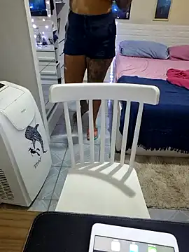 Snapshot of AliceRuivinha2 chatting on 02-05-25, 01:26 AliceRuivinha2 online show from 02-05-25, 01:26