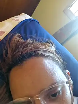 Snapshot of AliceRuivinha2 chatting on 02-17-25, 06:15 AliceRuivinha2 online show from 02-17-25, 06:15