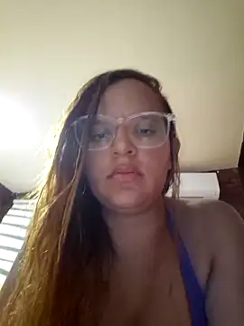 Snapshot of AliceRuivinha2 chatting on 03-03-25, 12:59 AliceRuivinha2 online show from 03-03-25, 12:59